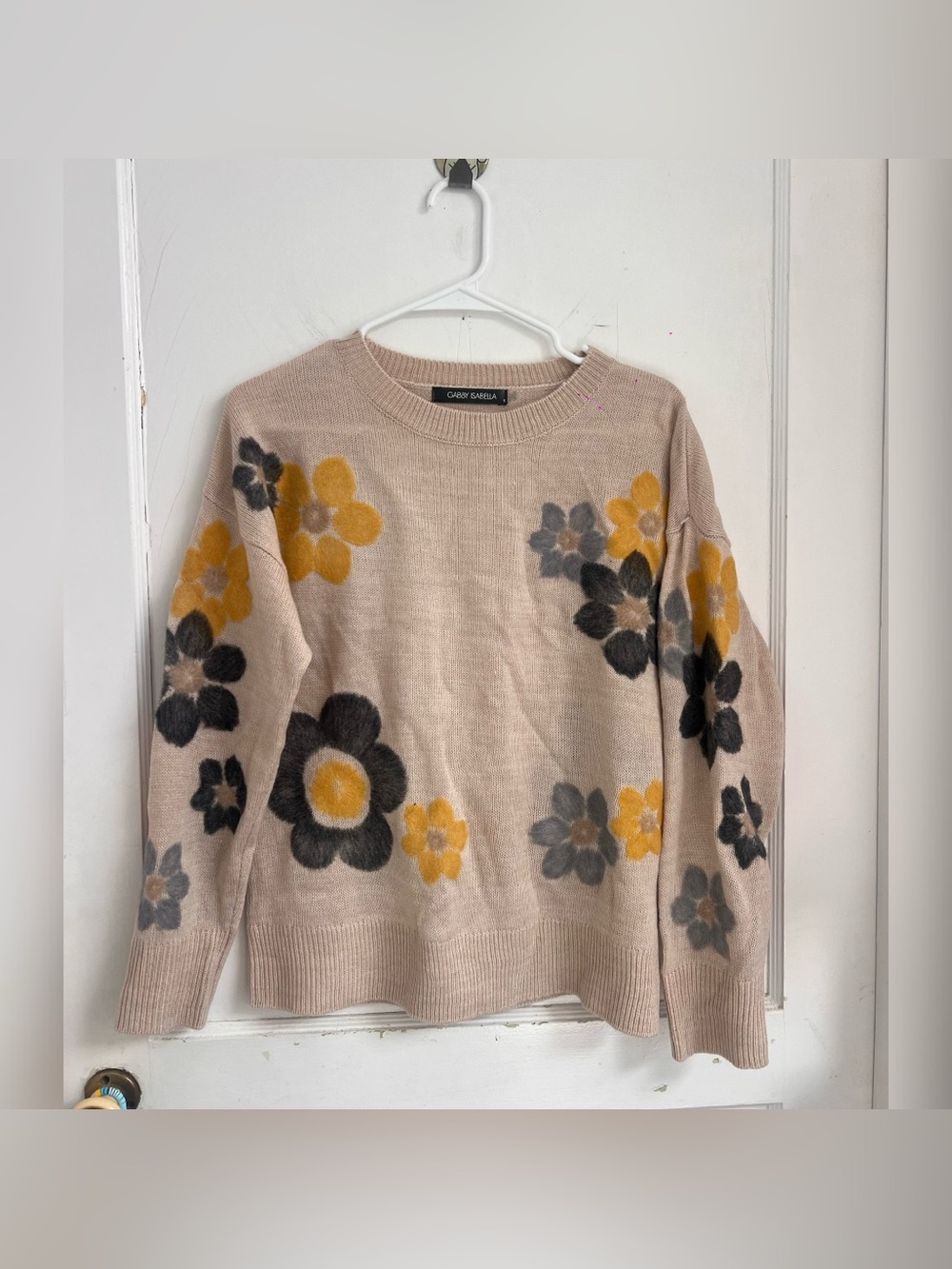 Gabby Isabella cozy knit fabric patterned with floral motifs sweater LIKE NEW